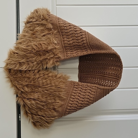 CAbi Tigress Scarf OS - Picture 3 of 8